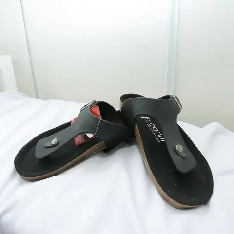 Sandal Pria Carvil Benzo 01 - Hitam - Tampilan 1